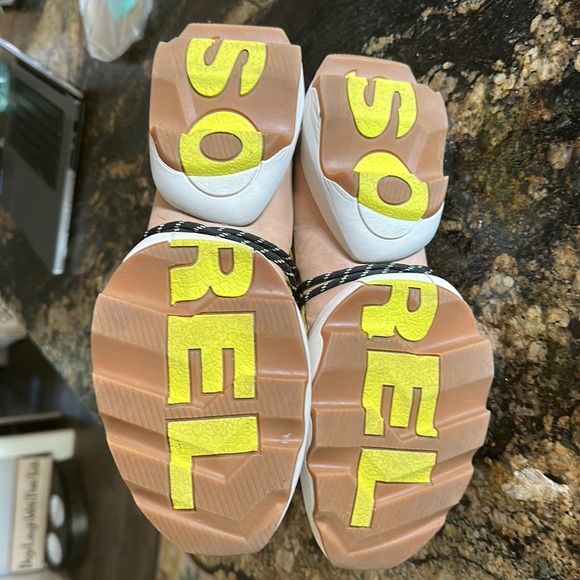 Kinetic Impact Lace Dioxide Gold Sorel Athletic Shoes Size 9.5 Women’s - Picture 4 of 4